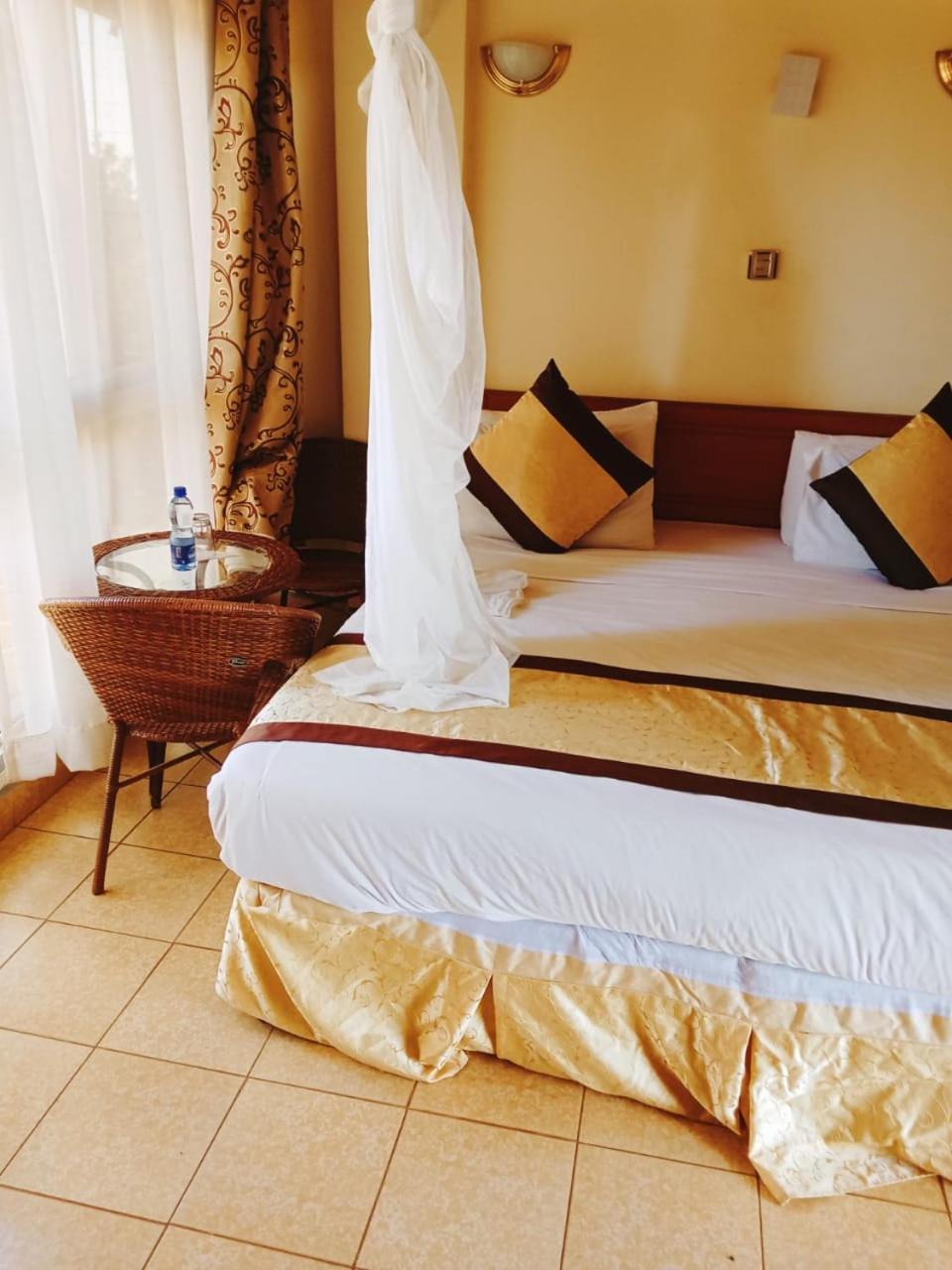 Golden Gates Hotel Thuthuriki Extérieur photo