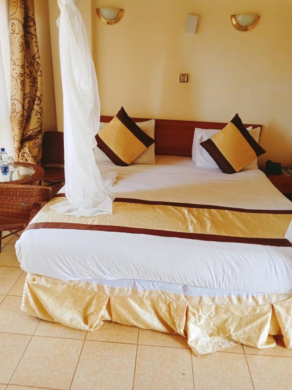 Golden Gates Hotel Thuthuriki Extérieur photo
