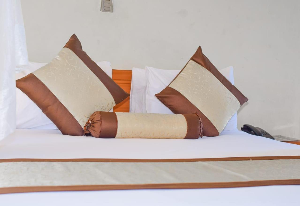 Golden Gates Hotel Thuthuriki Extérieur photo